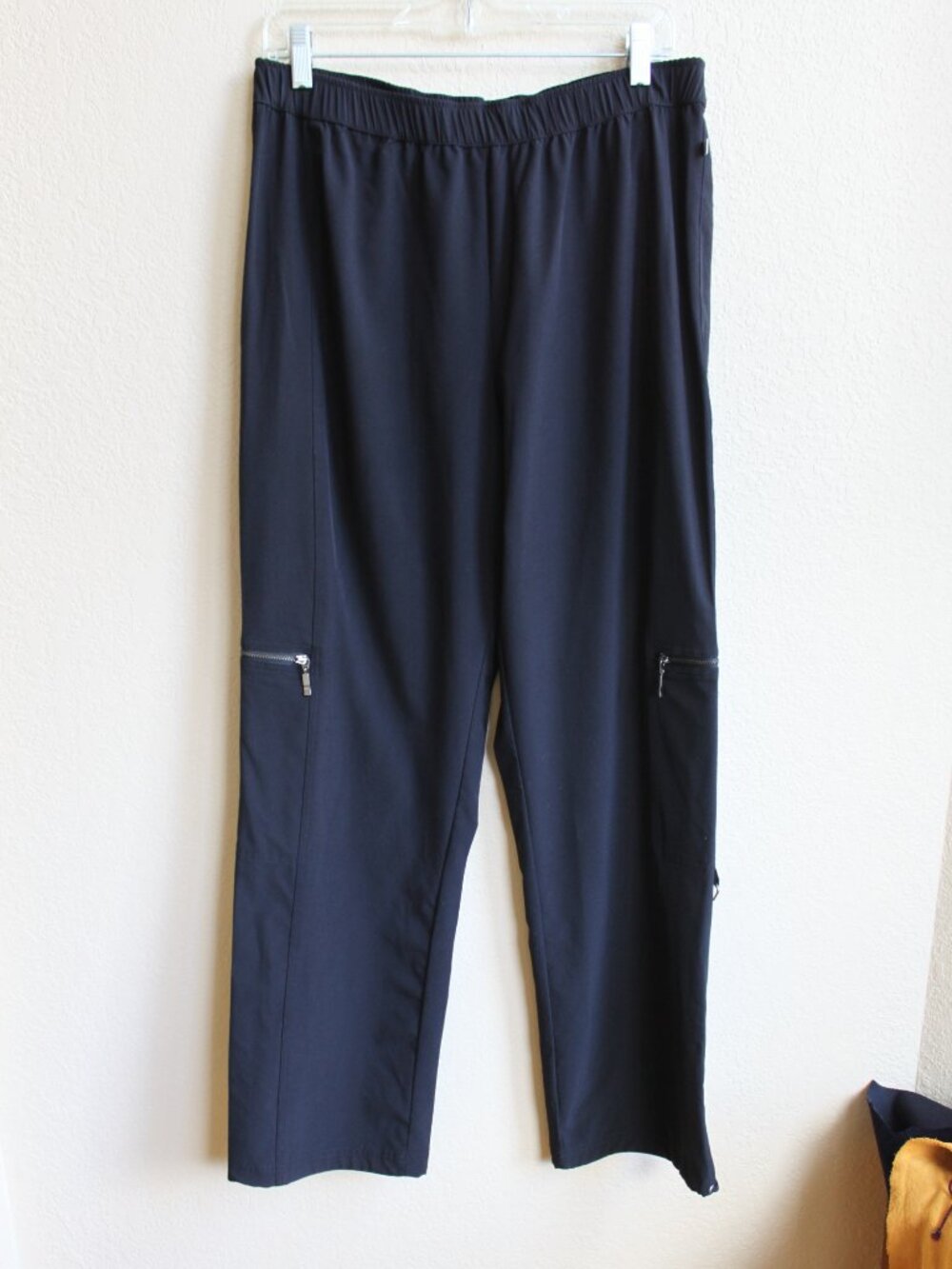 Zenergy Women's Sporty Athleisure Pants - Black Size 2 Reg Zipper Pocket on Legs